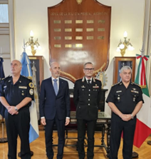 Buenos Aires: L’Ambasciatore d’Italia in Argentina Nicoletti ha assistito alla decorazione del Generale di Divisione Vincenzo Molinese, Comandante del ROS dell’Arma dei Carabinieri, da parte della Policía Federal Argentina