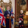 Ambasciata d’Italia nel Regno Unito:  l’attrice  Helen Mirren insignita del titolo di Ufficiale dell’Ordine della Stella d’Italia