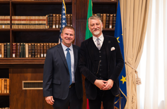 Italia-USA, il Ministro Giuli incontra l’Ambasciatore Fertitta, si è parlato dell’attenzione per la memoria di Cristoforo Colombo e del sostegno al patrimonio storico-culturale della comunità americana di origine italiana
