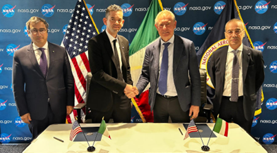 Spazio, il Ministro Urso firma a Washington accordo con la NASA sul modulo abitativo lunare italiano: “Italia protagonista nella nuova corsa alla Luna”. Il Ministro alla cerimonia in Ambasciata per il centenario della nascita di Rocco Petrone, direttore del Programma Apollo