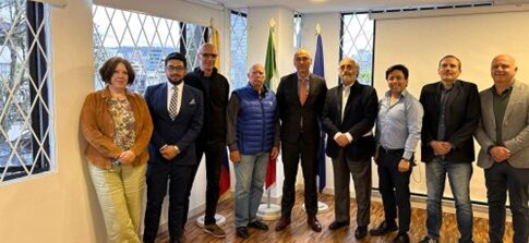 Ecuador, l’Ambasciatore d’Italia Davoli con il nuovo direttivo della Casa d’Italia a Quito