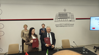 Italia-Albania, firmato a Tirana Memorandum d’intesa nel settore sanitario. Ambasciatore Alberti:” Si rafforza la cooperazione, anche nell’ottica del negoziato di adesione alla UE”