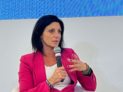 Economia circolare, Vice Ministro Gava: “EPR tessile arriverà entro l’anno”