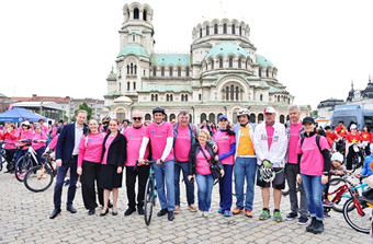 Ambasciata d’Italia a Sofia: Storica accoglienza per il Giro d’Italia in Bulgaria. Successo per la ‘biciclettata’ del corpo diplomatico organizzata dall’Ambasciatore Apicella a Sofia per la Giornata dell’Europa
