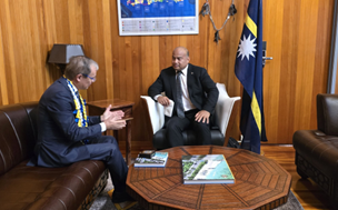L’Ambasciatore d’Italia in Australia Nicola Lener ha presentato le Lettere Credenziali al Presidente della Repubblica di Nauru David Adeang
