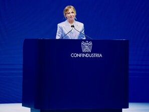 Il Premier Meloni all’Assemblea di Confindustria: Non dobbiamo temere di volare alto, resistere, inventare e rilanciare