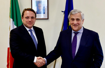 Incontro tra il Ministro Tajani e il Commissario europeo per la Salute Várhelyi: da crisi Hormuz effetti anche su export e trasporto di medicinali