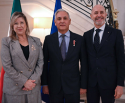 Ambasciata d’Italia Buenos Aires: cerimonia di consegna dell’onorificenza di Cavaliere dell’Ordine della Stella d’Italia (OSI) al Comandante Generale Raúl Silvino Contreras
