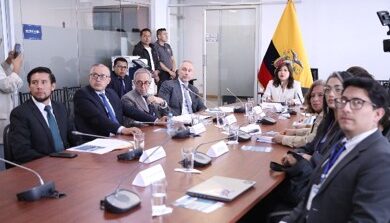 Ecuador, L’Ambasciatore d’Italia Davoli interviene a sessione riservata della Commissione sicurezza dell’Assemblea nazionale su progetto di legge antimafia