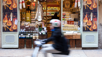 Istituito l’Albo Nazionale delle botteghe artigiane e attività storiche.  Urso: “Tutela e valorizza il nostro patrimonio economico”