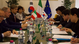 Italia-Corea del Sud: il Ministro Urso firma MoU con il viceministro delle PMI e Startup Roh Yong-seok