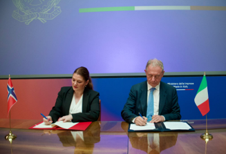Italia-Norvegia: il Ministro Urso e la Ministra Myrseth firmano lettera d’intenti