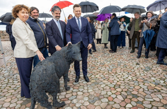 Vilnius, Inaugurata la scultura dell‘artista contemporaneo italiano Davide Rivalta “Lupo“ per il 35° anniversario delle relazioni diplomatiche