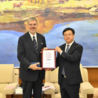 Cina, Missione dell’Ambasciatore d’Italia Ambrosetti nello Shandong. Tappe a Weifang e Qingdao per rafforzare la collaborazione bilaterale e sostenere le imprese italiane