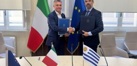 Italia-Uruguay: firmato accordo  per reciproco riconoscimento delle patenti di guida