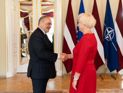 L’Ambasciatore d’Italia a Riga Alessandro Monti incontra il Presidente della Saeima, Daiga Mierina