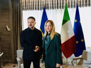 Vertice NATO ad Ankara, il Premier Meloni ha incontrato il Presidente dell’Ucraina Zelensky, confermata la prosecuzione dell’assistenza italiana alla popolazione ucraina