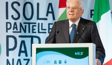 Il Presidente Mattarella a Pantelleria per il decennale del Parco Nazionale dell’Isola: “Le isole cosiddette minori del nostro Paese sono tutte di grande rilievo per il suo equilibrio e per il suo futuro. E quindi richiedono un’attenzione di cura e di tutela costante, ciascuna con le sue specifiche condizioni e specificità di carattere”