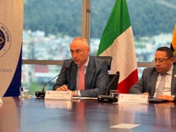 Quito,  l’Ambasciatore d’Italia Davoli ha presenziato alla firma dell’accordo tra la “Contraloria General” (Corte dei Conti) dell’Ecuador e il programma di diplomazia giuridica Itajus