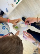 Valigie di cartone e gelati fatti di pon-pon: così il MEV di Belluno racconta l’emigrazione ai bimbi dell’infanzia