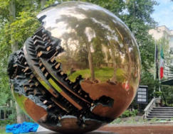 Ambasciata d’Italia in Iran: recupero e restauro della “Sfera Grande” di Pomodoro