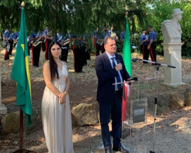 Il deputato Fabio Porta (Pd) rende omaggio ad Anita Garibaldi nella celebrazione promossa al Gianicolo dalle Ambasciate di Brasile e Uruguay