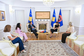 Pristina, incontro tra l’Ambasciatore d’Italia Antonini e la Presidente ad interim del Kosovo Haxhiu