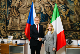 Il Presidente del Consiglio Giorgia Meloni, ha incontrato a Praga il Primo Ministro della Repubblica Ceca, Andrej Babi