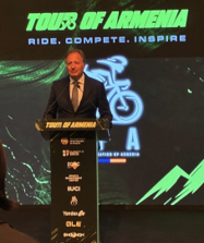Prima edizione del Tour of Armenia: l’Ambasciatore d’Italia in Armenia Ferranti partecipa alla cerimonia di premiazione