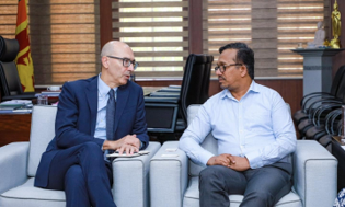 Sri Lanka, incontro dell’Ambasciatore d’Italia Francovigh con il Ministro dell’Industria Handunneththi