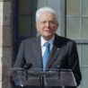 Il Presidente Mattarella ad Assisi nell’anniversario degli 800 anni dalla morte di San Francesco: “L’auspicio è che il sole di Francesco possa illuminare il mondo, convertire le menti indurite dall’odio, indicare la via della pace, della speranza, della serena, fraterna convivenza”