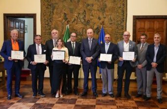 L’Ambasciatore d’Italia in Ecuador Giovanni Davoli consegna i riconoscimenti “Qualità Italiana”