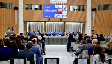 Presentata alla Farnesina la XXVI edizione della Settimana della Lingua Italiana nel Mondo, Cirielli: l’italiano è una lingua di dialogo e di pace, capace di costruire ponti tra popoli e culture