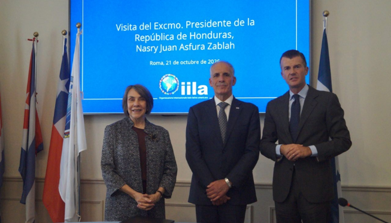 Il Presidente dell’Honduras Asfura in visita all’IILA. Firmato un accordo per rafforzare la cooperazione. Silli: “Cooperazione con Honduras esempio concreto del valore del partenariato tra IILA e Paesi latinoamericani”